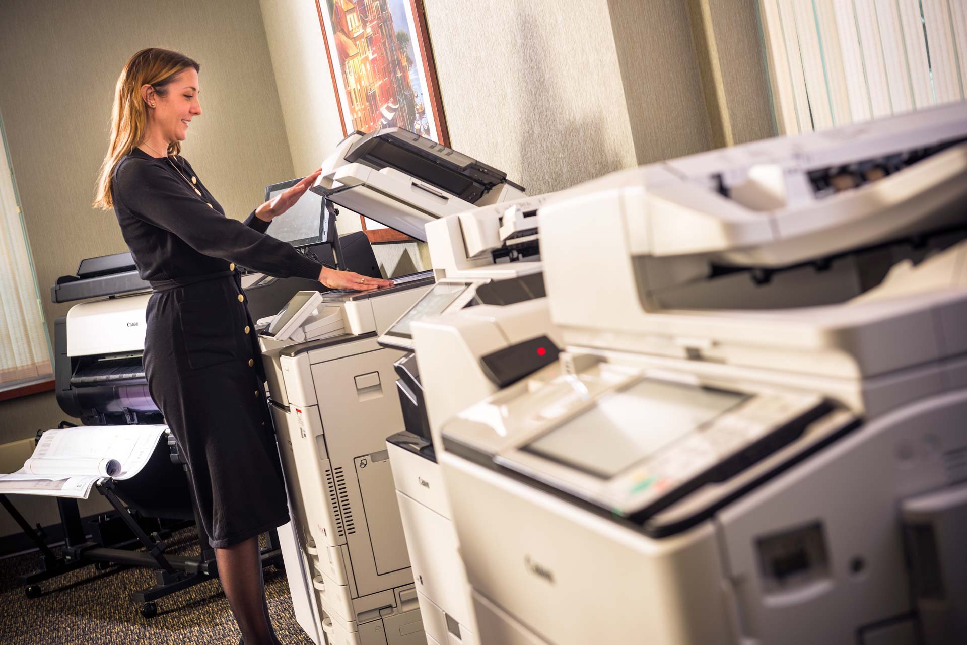 woman_at_copier_smiling