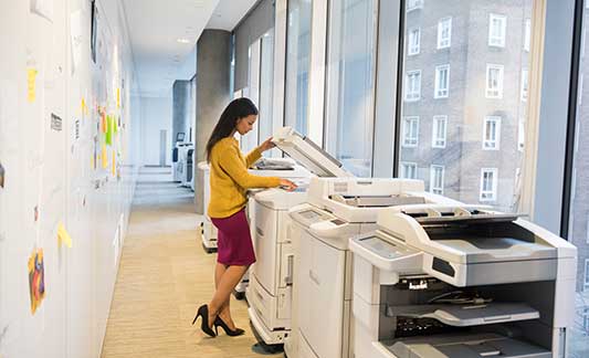 woman_using_copier