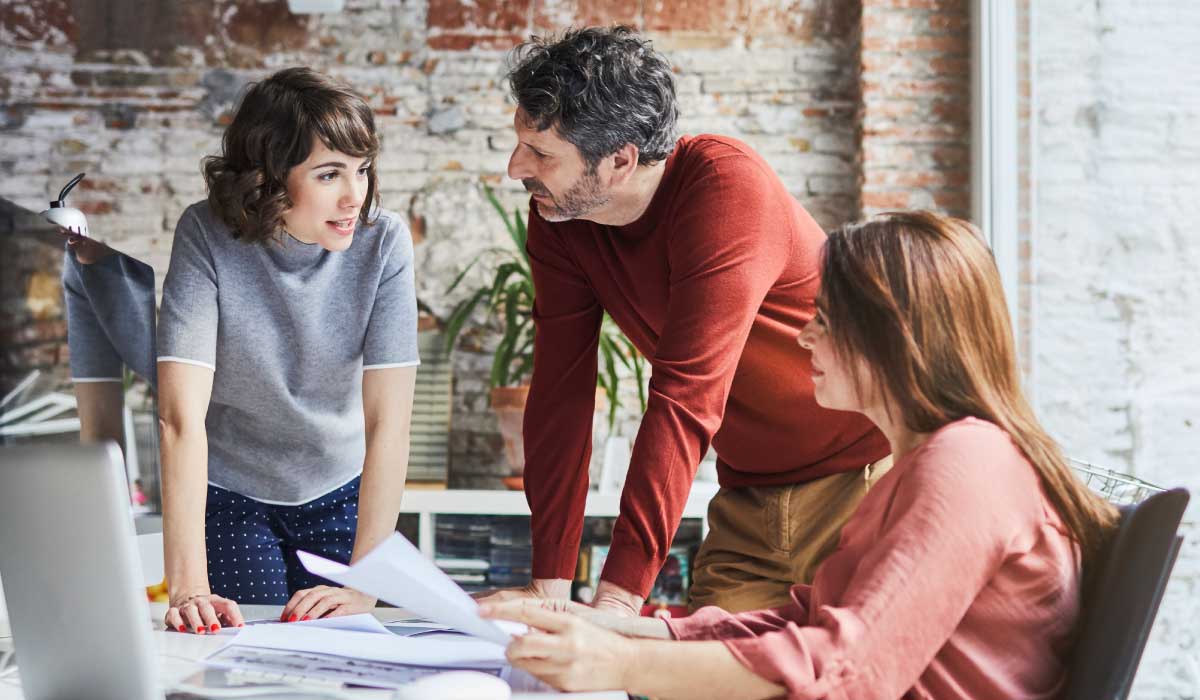 strategy-meeting-at-desk